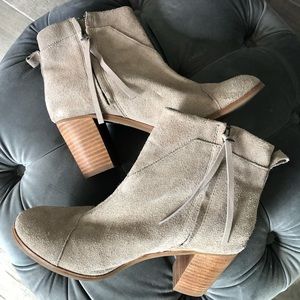 TOMS Taupe Lunata Suede Distressed Stacked Heel Ankle Boots/Booties Size 8.5